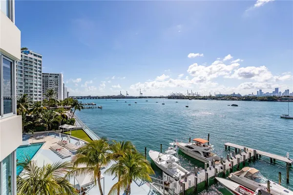 $5,250 | 1200 West Avenue, Unit 526, Miami Beach, FL 33139