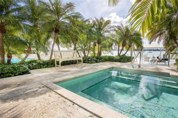 $5,250 | 1200 West Avenue, Unit 526, Miami Beach, FL 33139