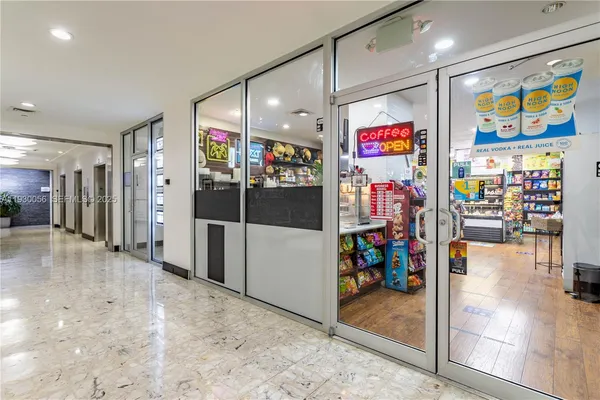 $5,250 | 1200 West Avenue, Unit 526, Miami Beach, FL 33139