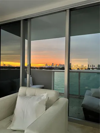 $5,250 | 1200 West Avenue, Unit 526, Miami Beach, FL 33139