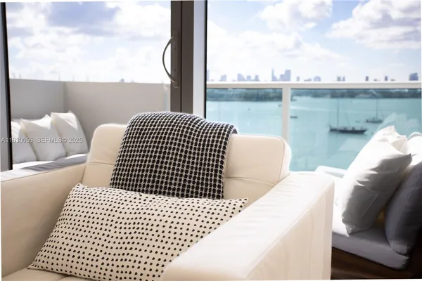 $5,250 | 1200 West Avenue, Unit 526, Miami Beach, FL 33139