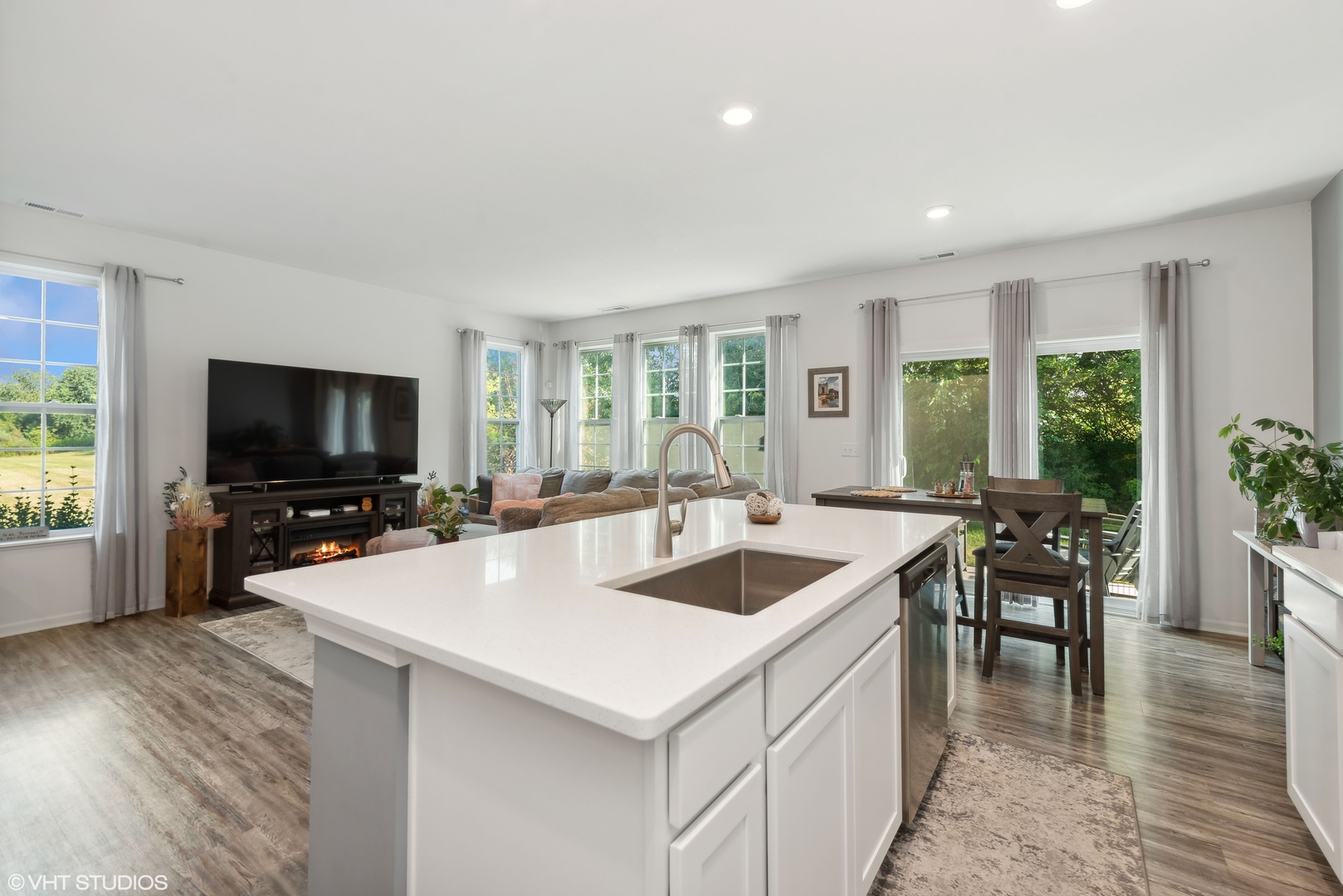 1031 Draper Road McHenry, IL 60050 - Photo 8 of 23 Gallery Image 8