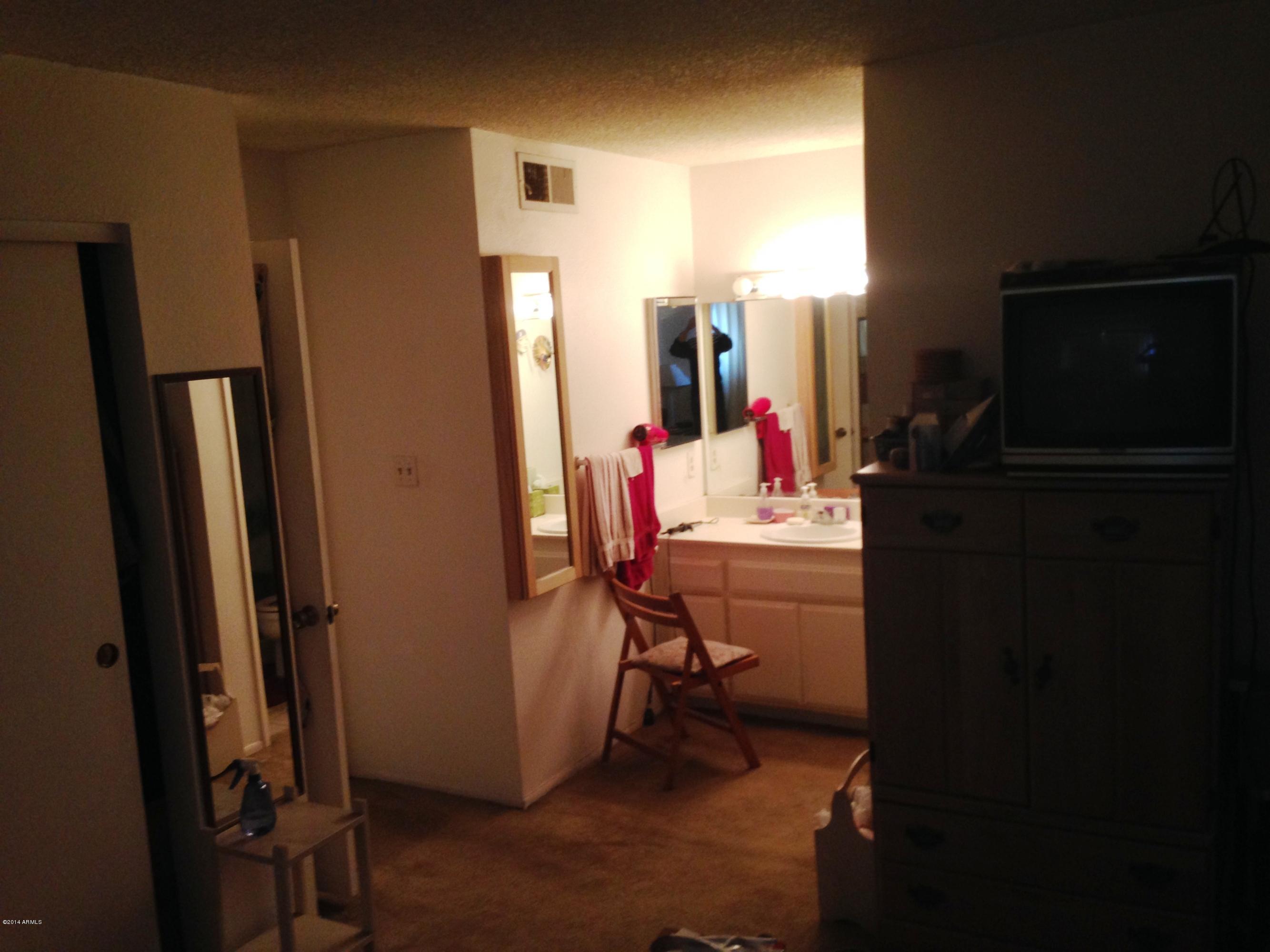 5525 East Thomas Road, Unit 8 Phoenix, AZ 85018 - Photo 7 of 12 2014-02-08 13
