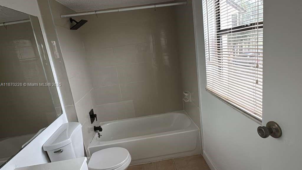 4341 West McNab Road, Unit 27 Pompano Beach, FL 33069 - Photo 16 of 50 a bathroom with a toilet and a bathtub