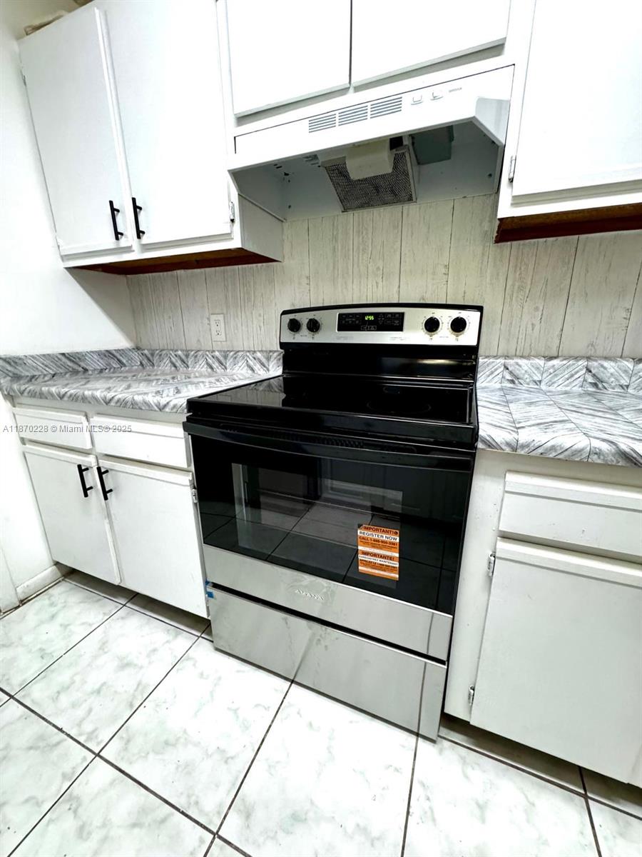 4341 West McNab Road, Unit 27 Pompano Beach, FL 33069 - Photo 40 of 50 a kitchen with a stove and a microwave