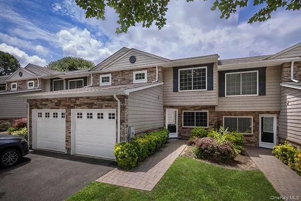 $3,890 | 5000 Townhouse Drive, Unit 4303, Coram, NY 11727