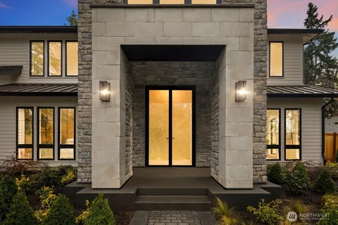 a view of entryway with a front door