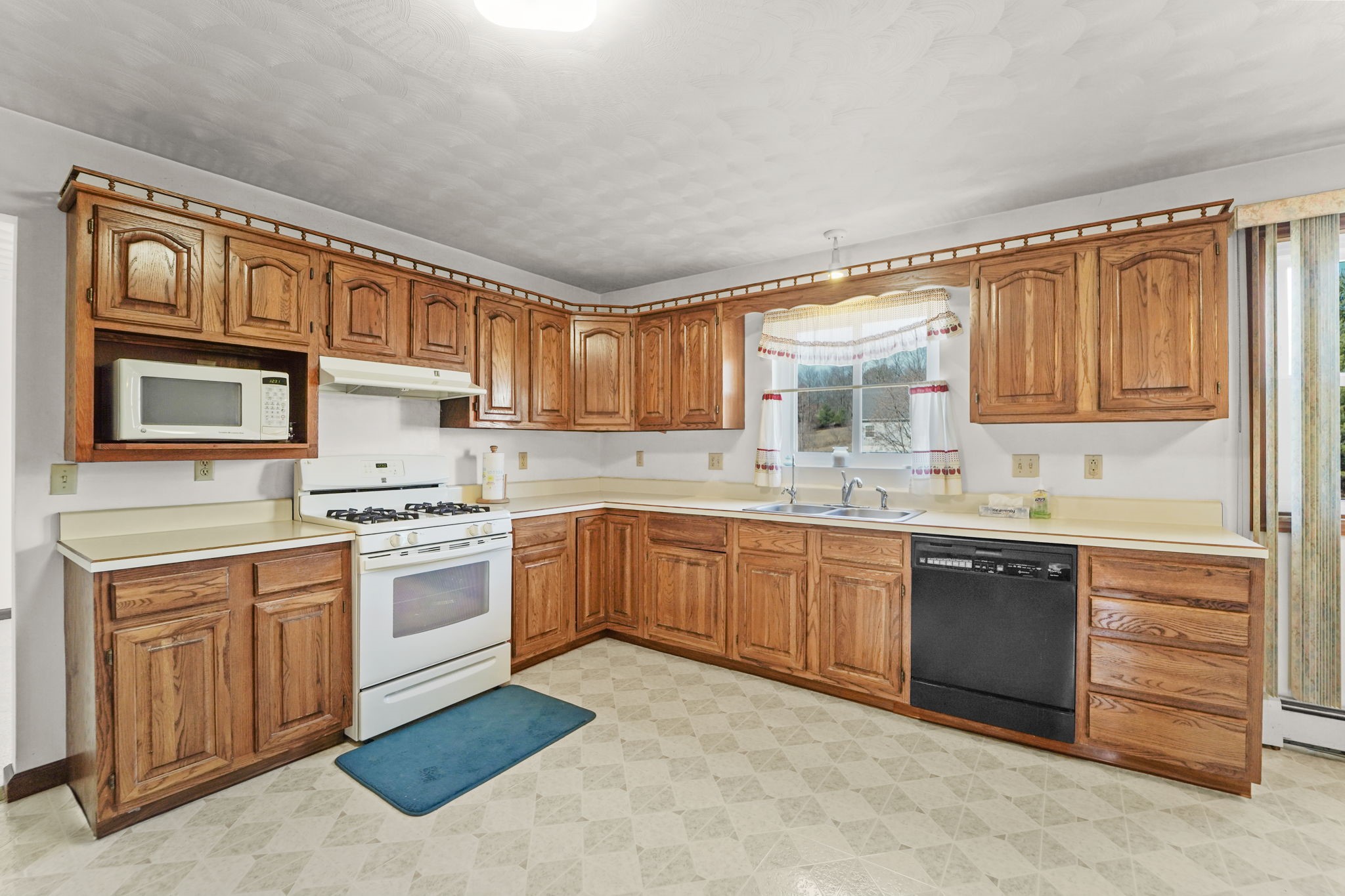 1151 Reynolds Road Johnson City, NY 13790 - Photo 9 of 38