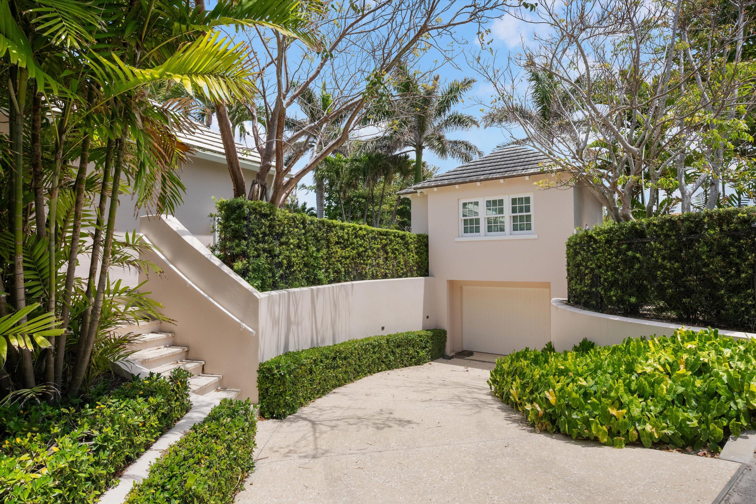 750 South County Road Palm Beach, FL 33480 - Photo 25 of 32 Garage
