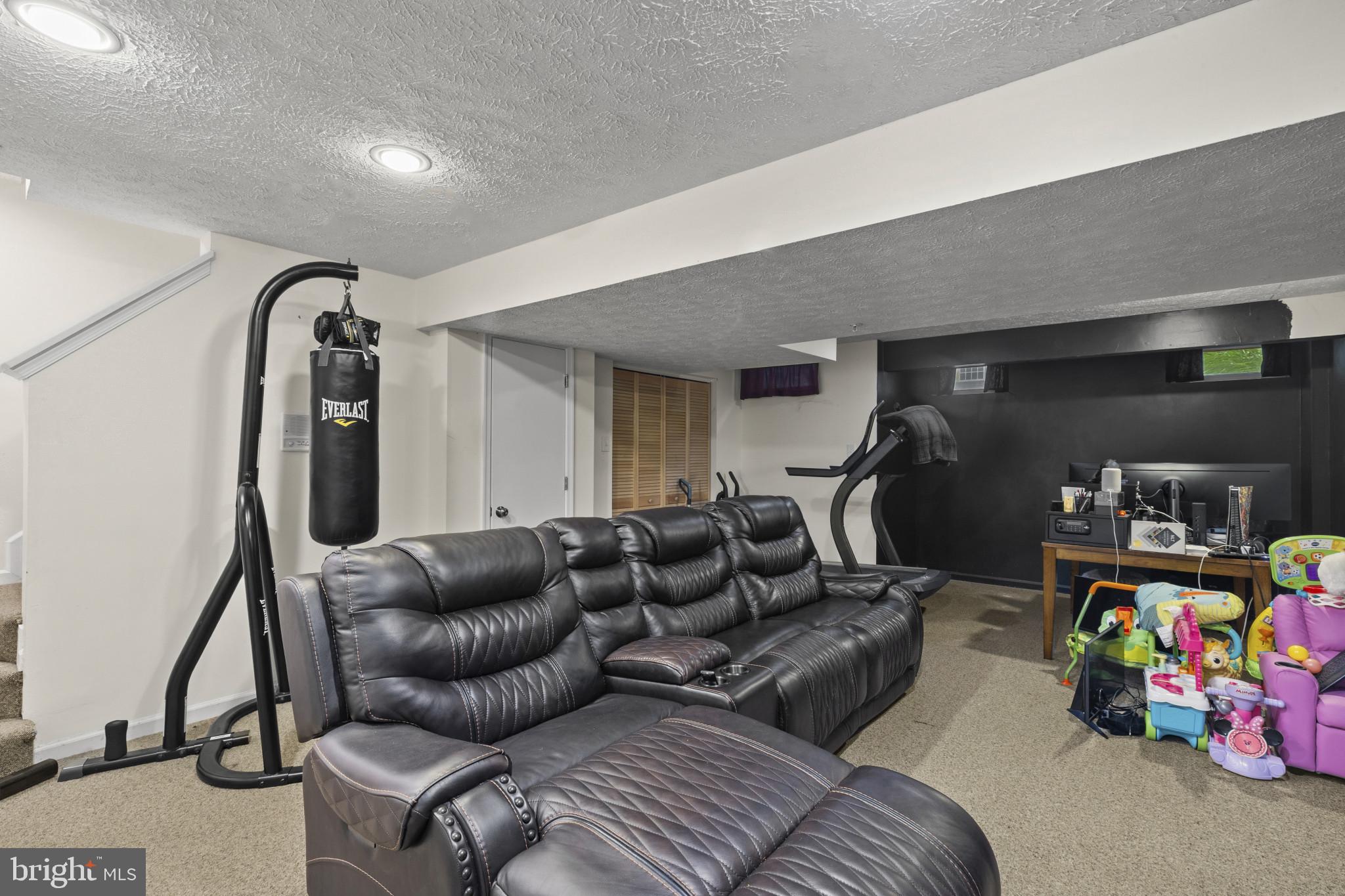2042 Hackberry Road Baltimore, MD 21221 - Photo 13 of 26 a living room with furniture