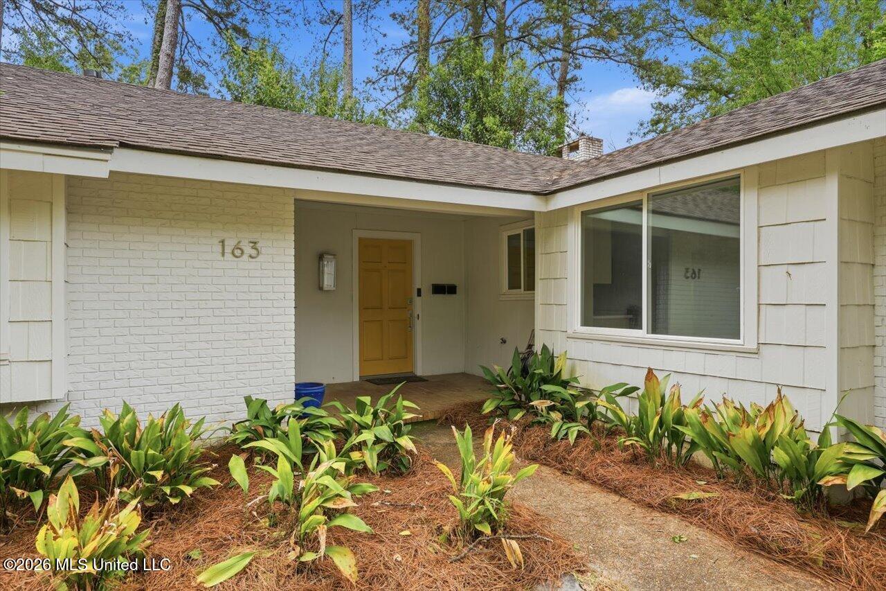 163 Chippewa Circle Jackson, MS 39211 - Photo 2 of 31 04-163 Chippewa Cir _ Hometoursms.com