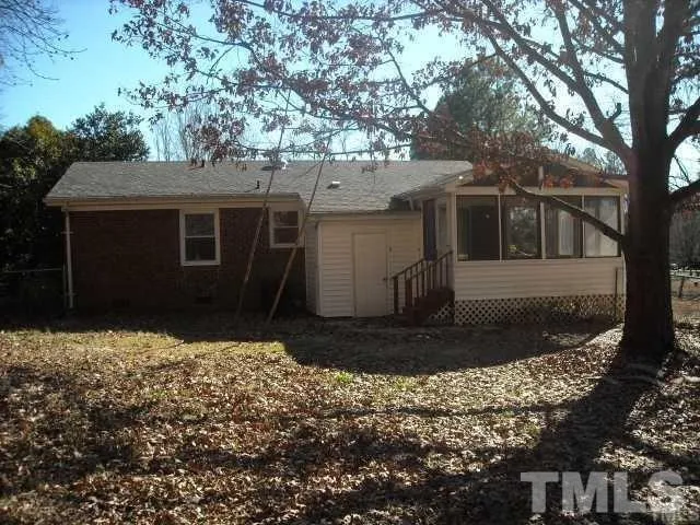 a front view of house with yard
