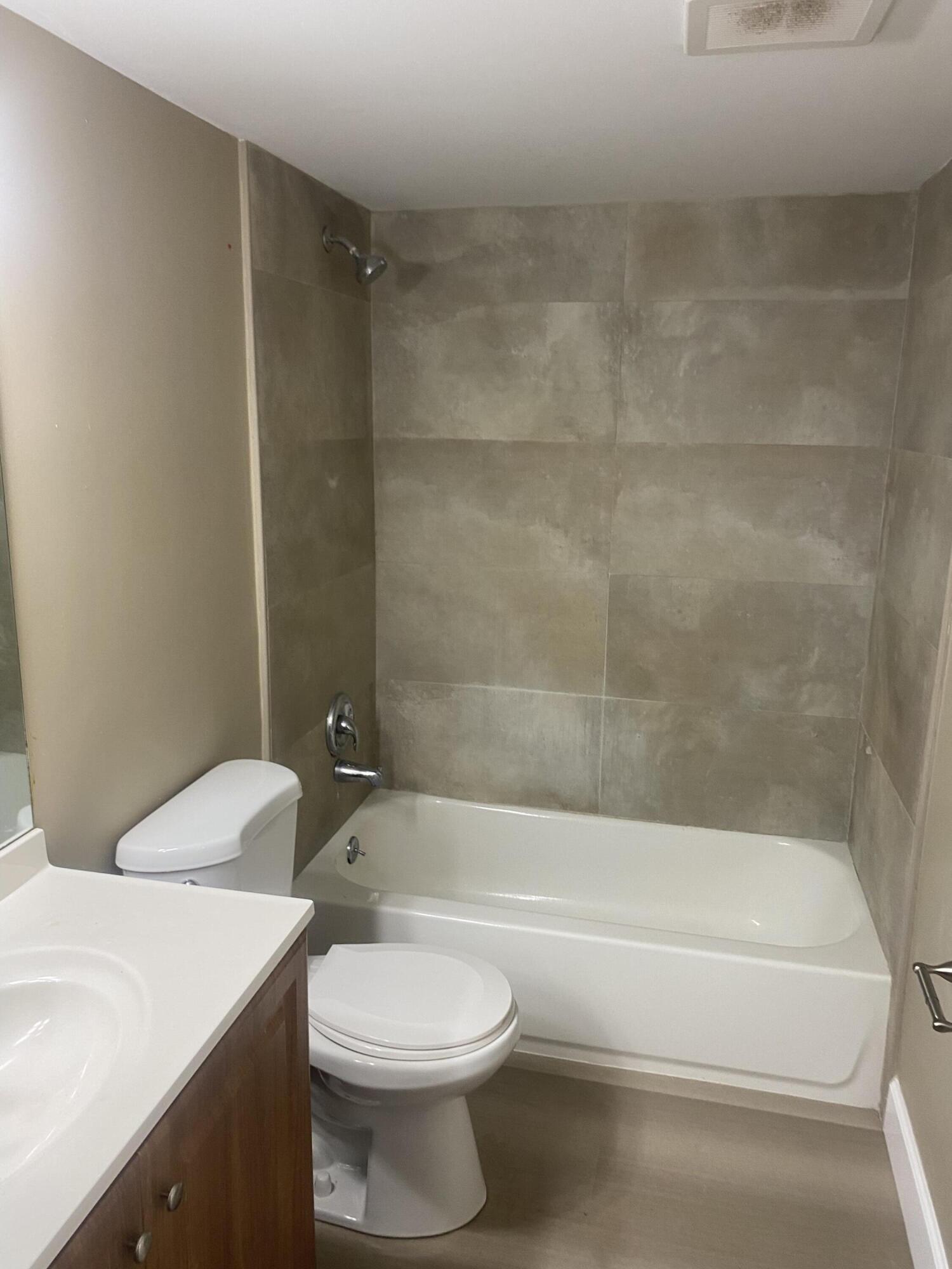 2181 Woolbright Road, Unit N201 Boynton Beach, FL 33426 - Photo 10 of 15 a bathroom with a toilet a sink and bathtub