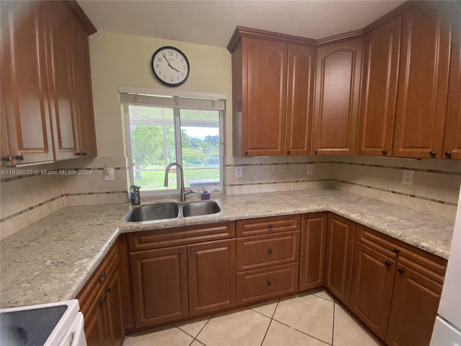 14550 English Road Miami Lakes, FL 33014 - Photo 20 of 33 Gallery Image 20