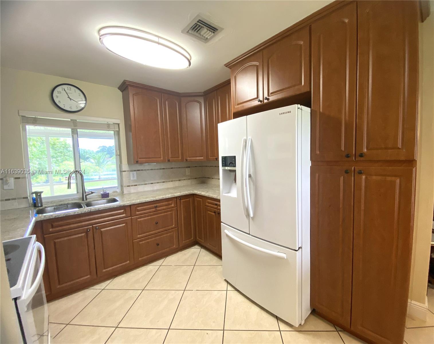 14550 English Road Miami Lakes, FL 33014 - Photo 7 of 33 Gallery Image 7