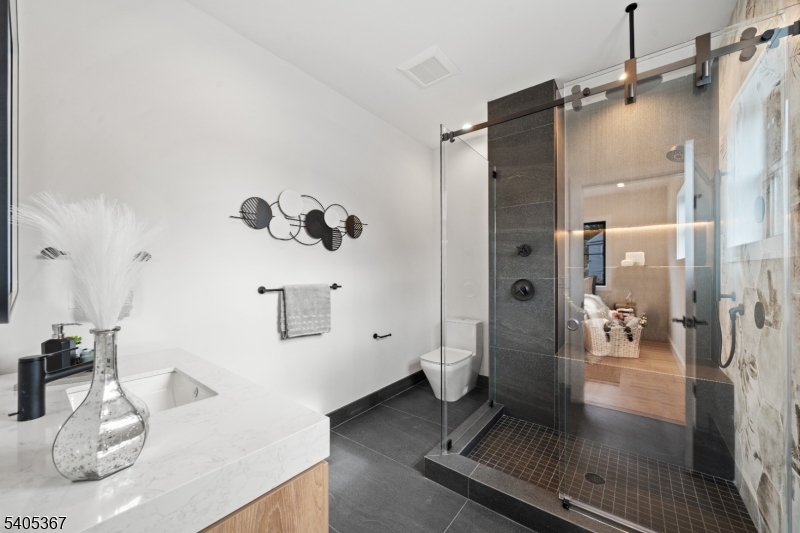 108 Harrington Road Clifton, NJ 07012 - Photo 22 of 41