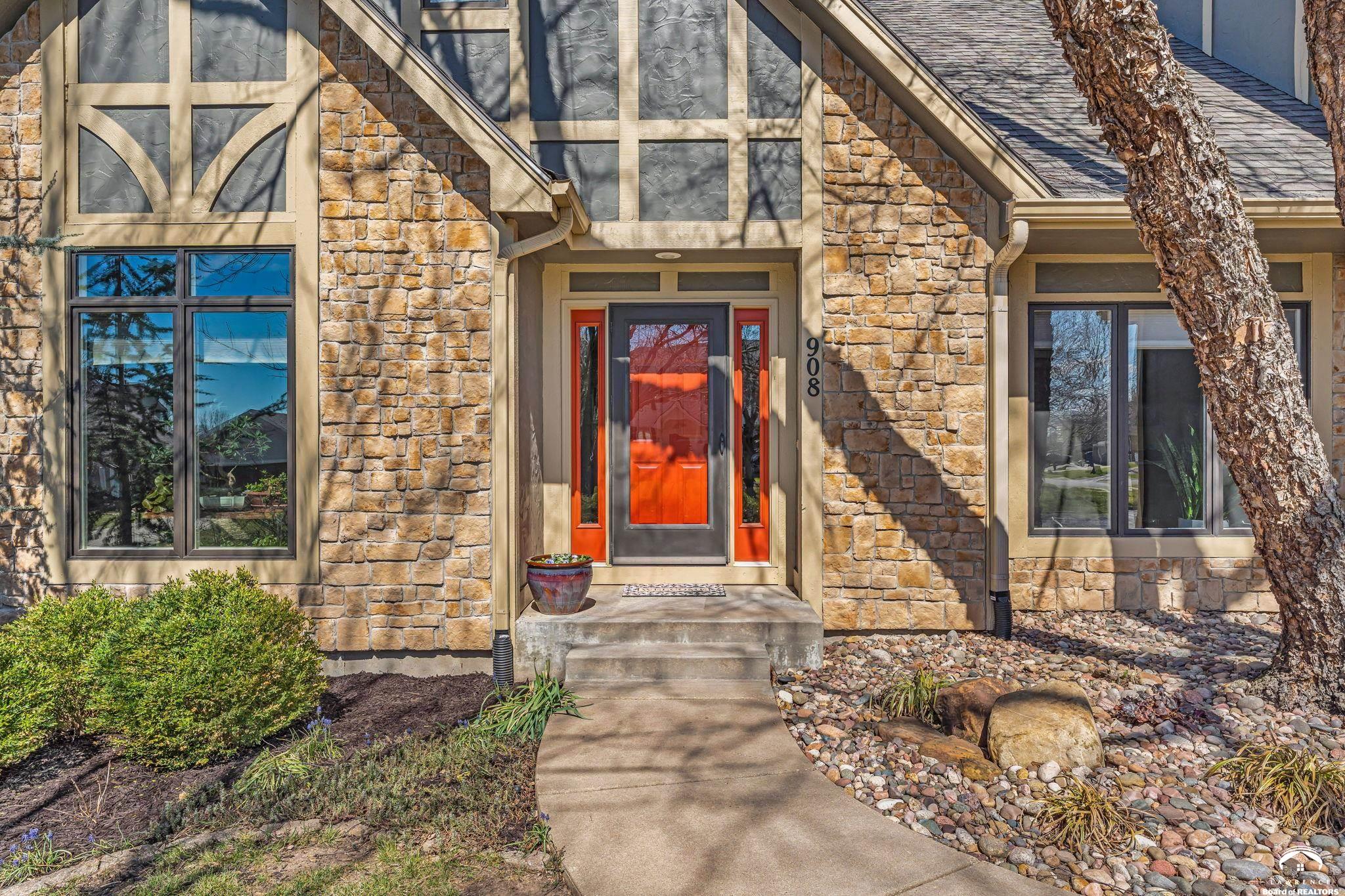 908 Easy Street Lawrence, KS 66049 - Photo 4 of 58