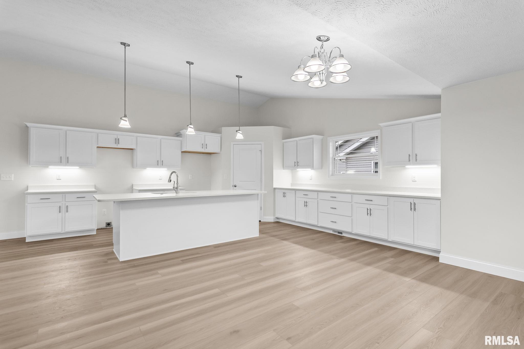 6200 Wind Tree Road Springfield, IL 62712 - Photo 12 of 47