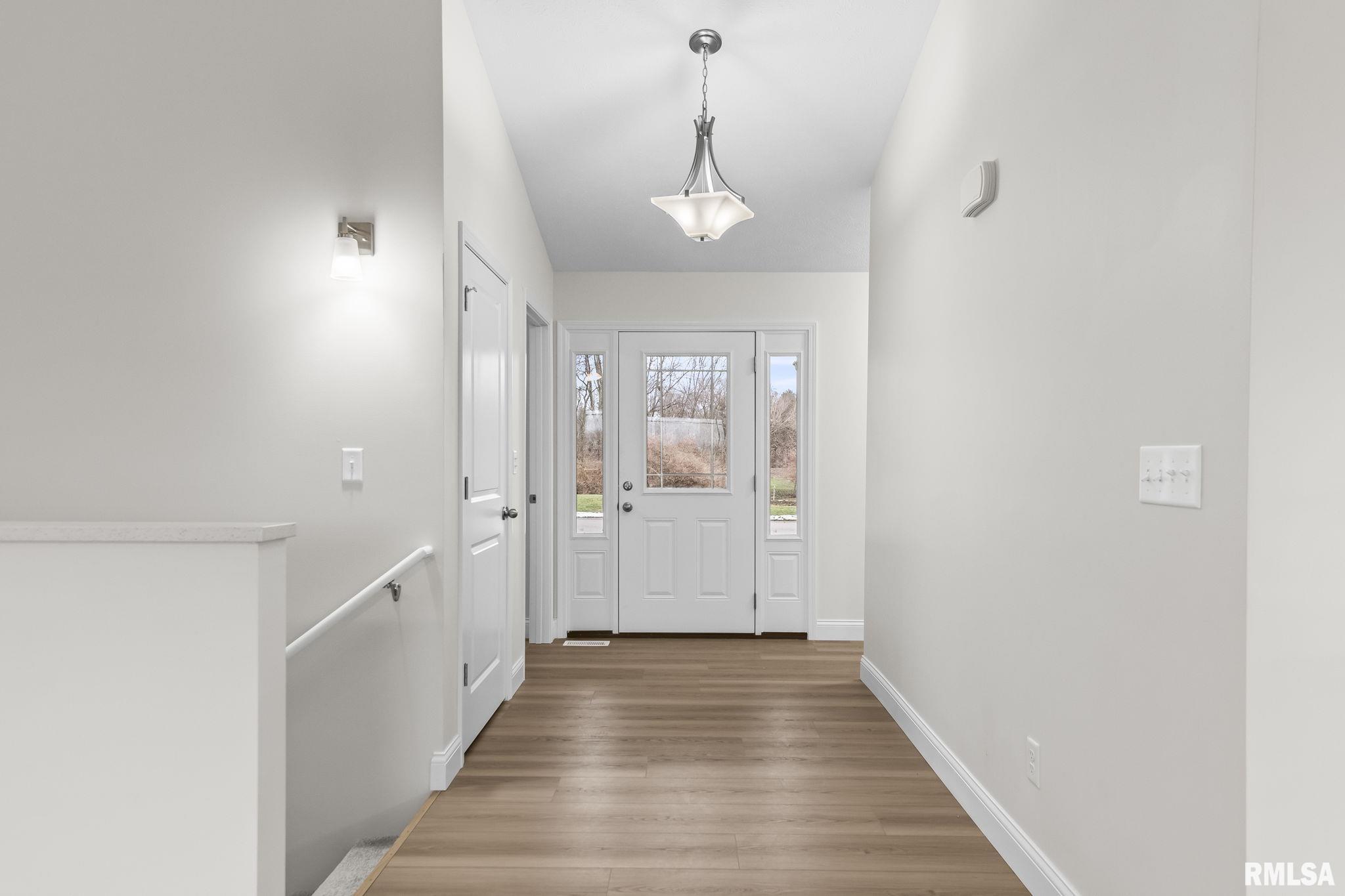 6200 Wind Tree Road Springfield, IL 62712 - Photo 3 of 47