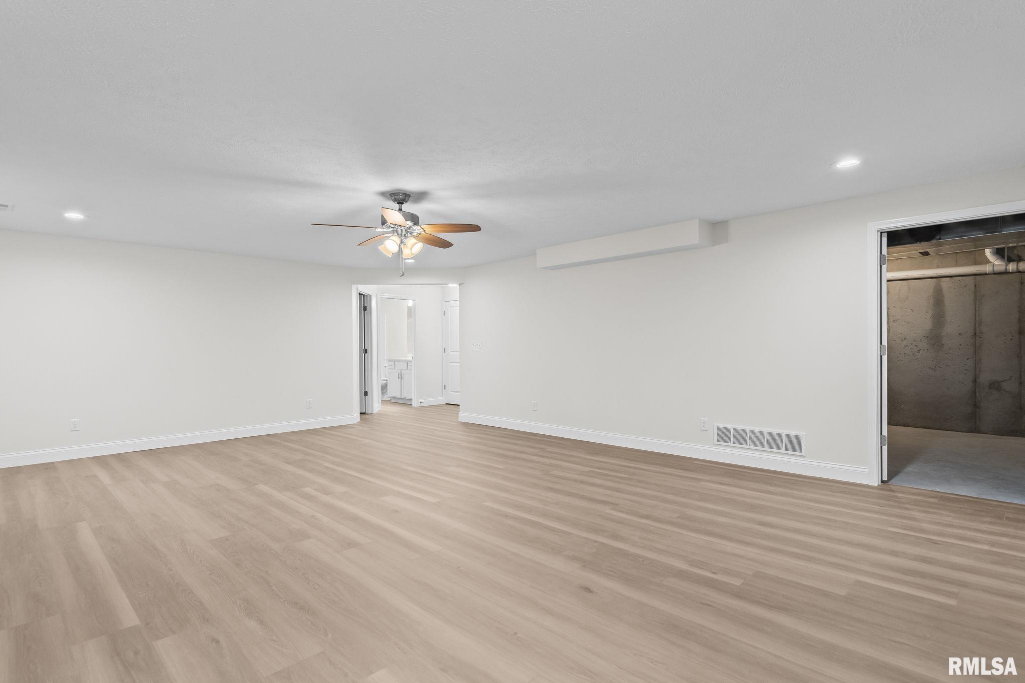 6200 Wind Tree Road Springfield, IL 62712 - Photo 32 of 47