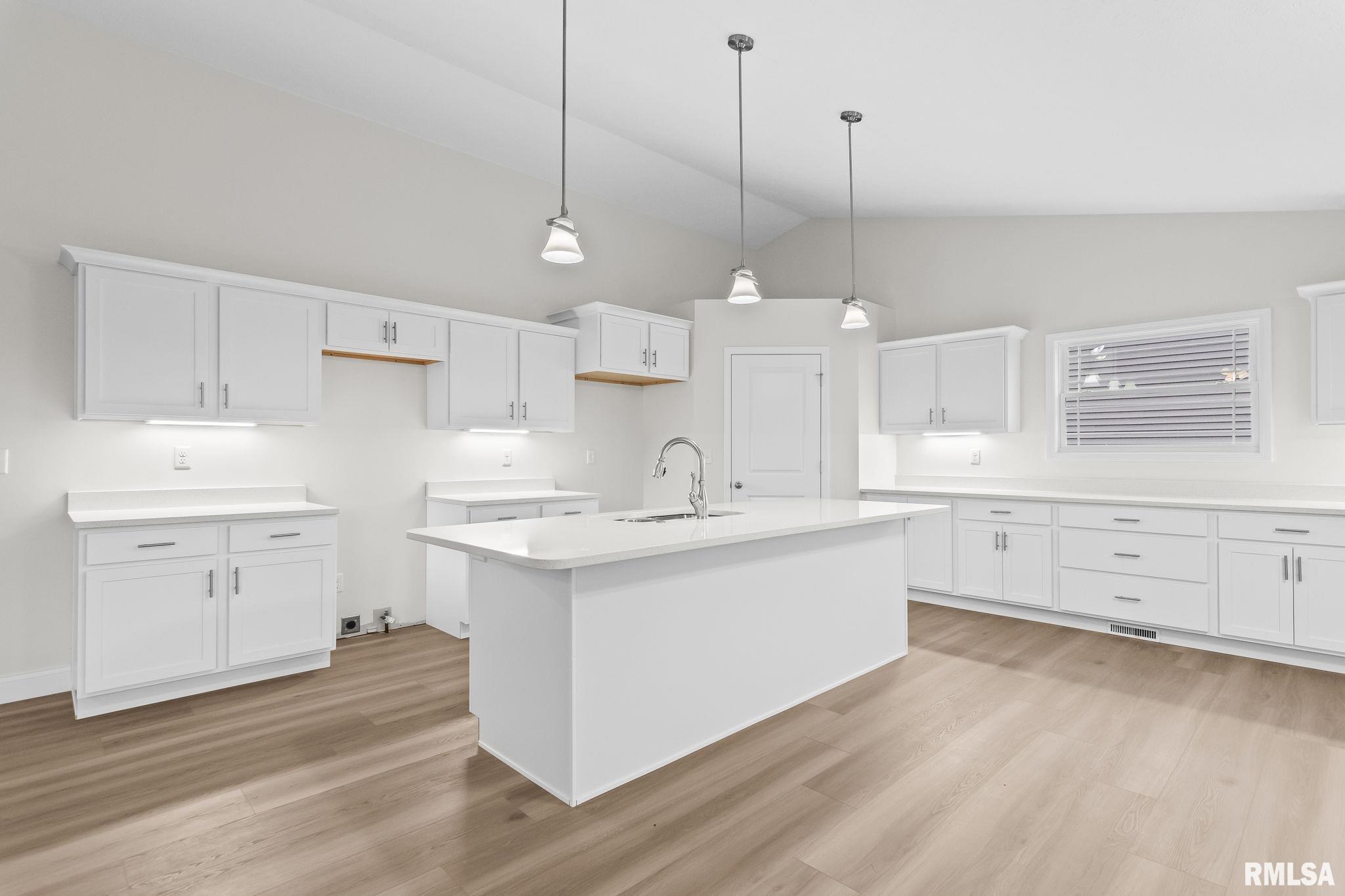 6200 Wind Tree Road Springfield, IL 62712 - Photo 9 of 36