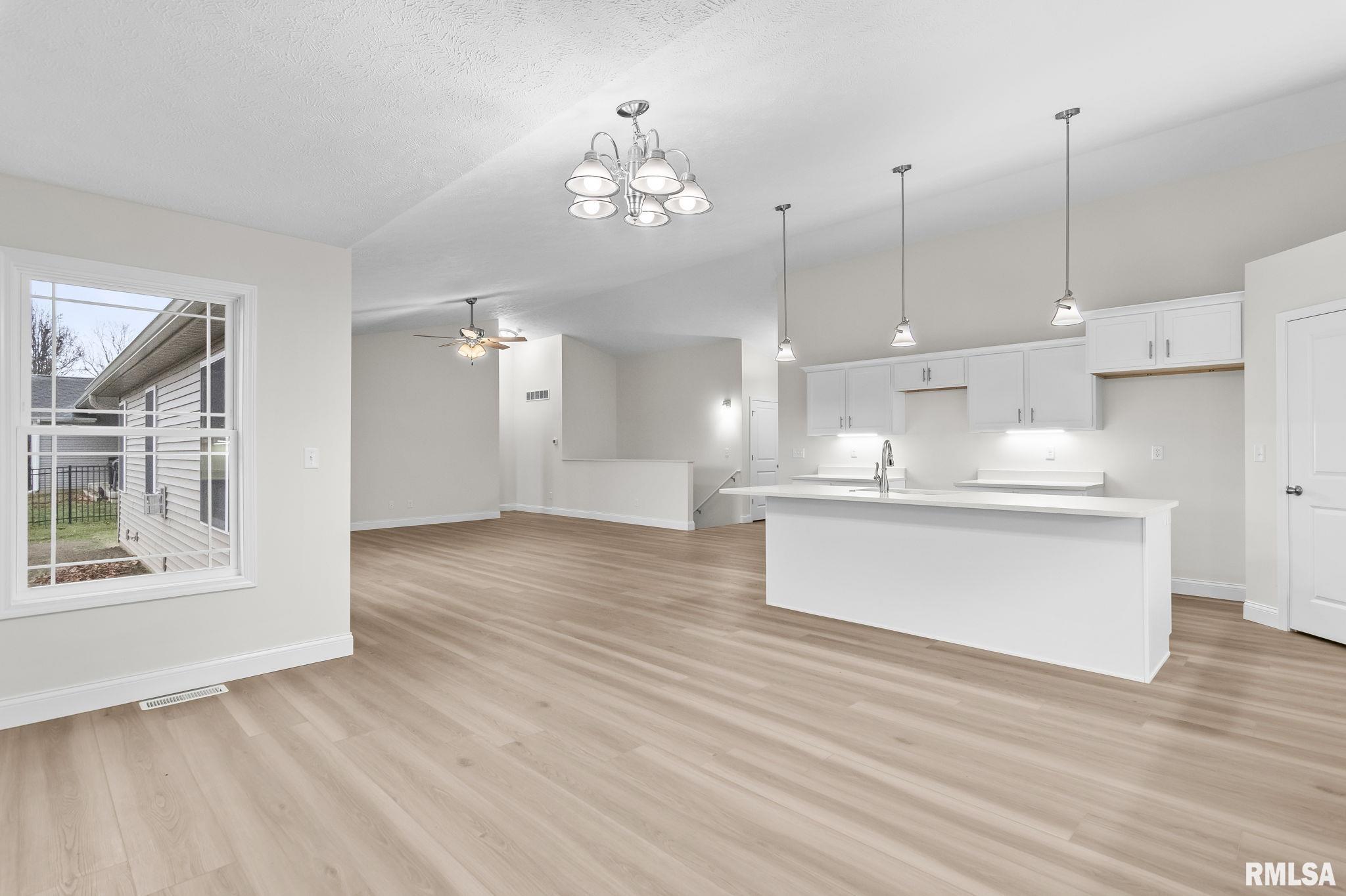 6200 Wind Tree Road Springfield, IL 62712 - Photo 9 of 47