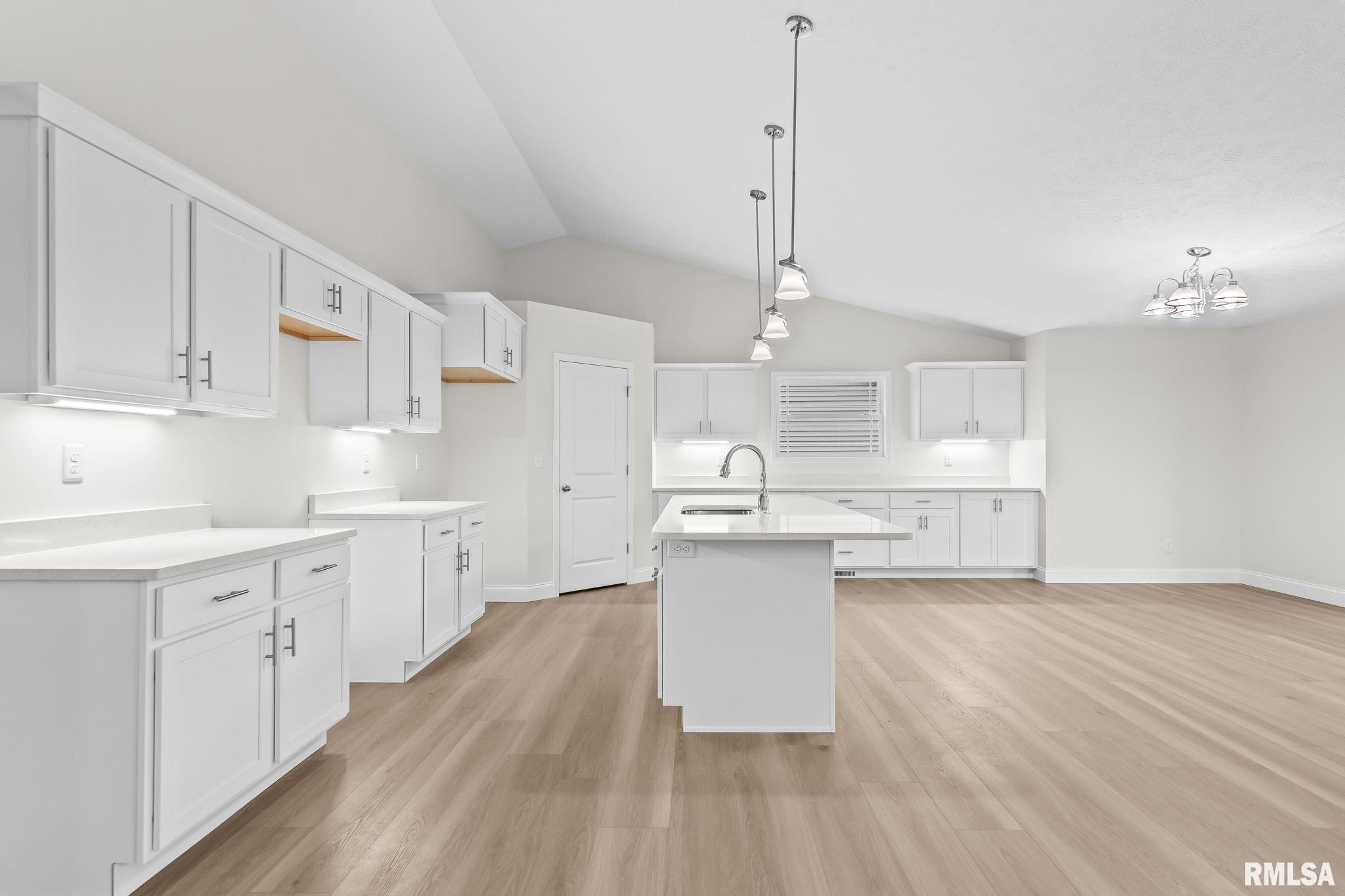 6200 Wind Tree Road Springfield, IL 62712 - Photo 10 of 47