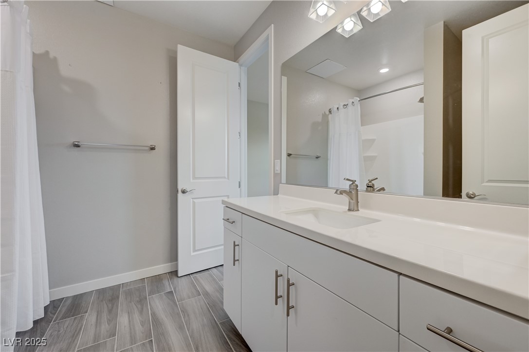 4274 Solace Street Las Vegas, NV 89135 - Photo 29 of 53 Upstairs Bath