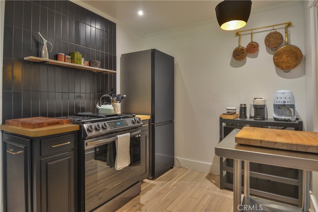 761 Arrowhead Villa Road Lake Arrowhead, CA 92352 - Photo 12 of 31 a kitchen with stainless steel appliances granite countertop a stove and a refrigerator