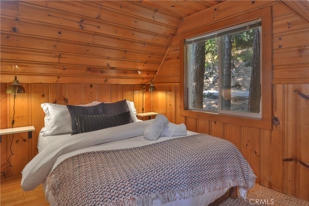 761 Arrowhead Villa Road Lake Arrowhead, CA 92352 - Photo 15 of 31 a bedroom with a bed and window
