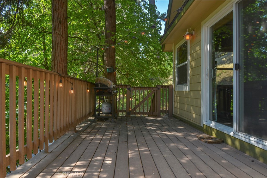 761 Arrowhead Villa Road Lake Arrowhead, CA 92352 - Photo 19 of 31 a view of backyard with pathway