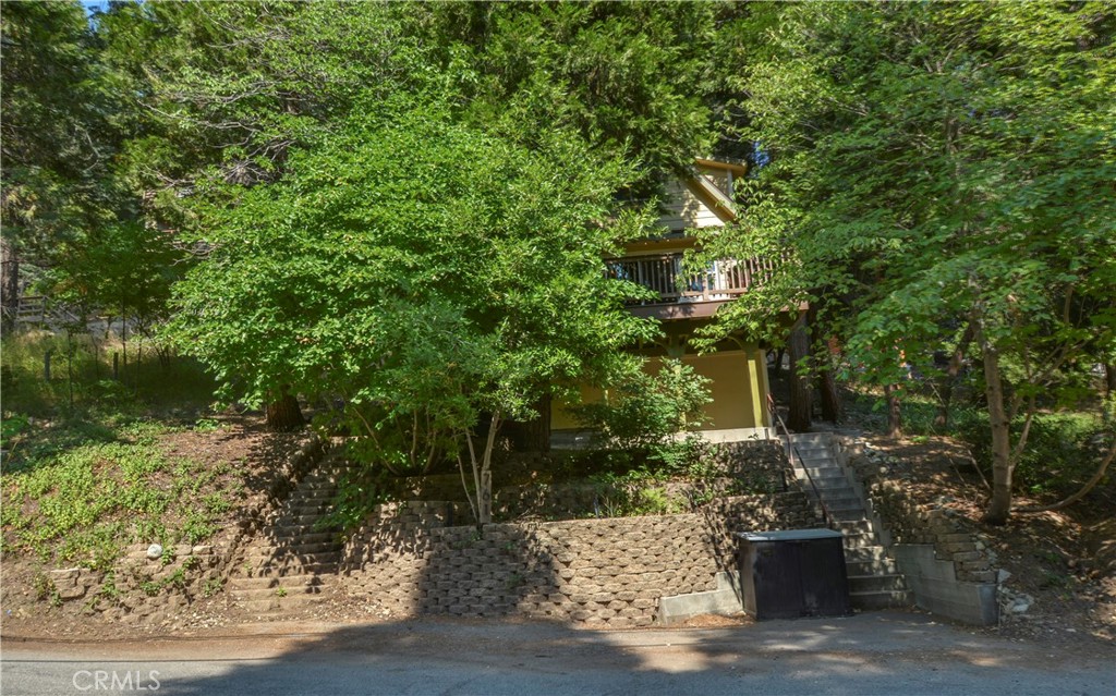 761 Arrowhead Villa Road Lake Arrowhead, CA 92352 - Photo 21 of 31 a view of a outdoor space