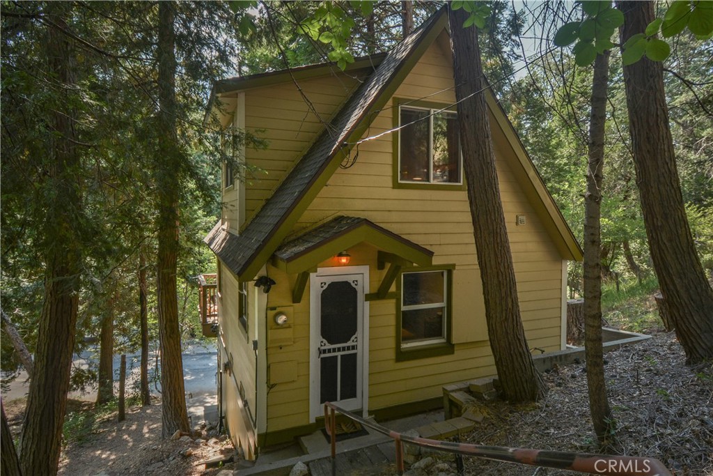 761 Arrowhead Villa Road Lake Arrowhead, CA 92352 - Photo 29 of 31 a aerial view of a house with a yard