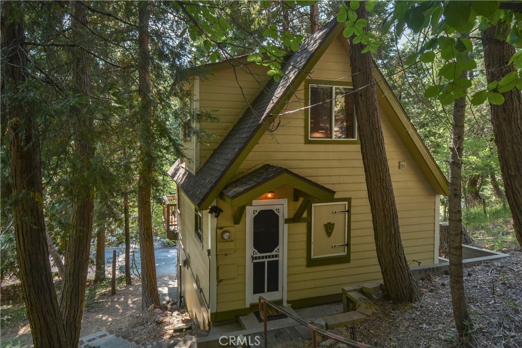761 Arrowhead Villa Road Lake Arrowhead, CA 92352 - Photo 30 of 31 a front view of a house with garden