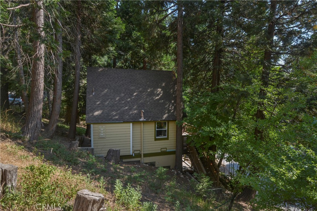 761 Arrowhead Villa Road Lake Arrowhead, CA 92352 - Photo 3 of 31 a aerial view of a house