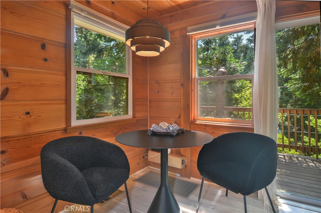 761 Arrowhead Villa Road Lake Arrowhead, CA 92352 - Photo 7 of 31 a dining room with furniture and window