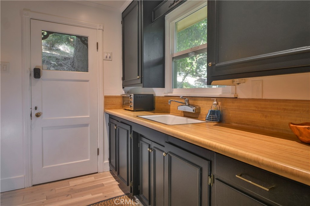 761 Arrowhead Villa Road Lake Arrowhead, CA 92352 - Photo 9 of 31 a bathroom with a sink and a window