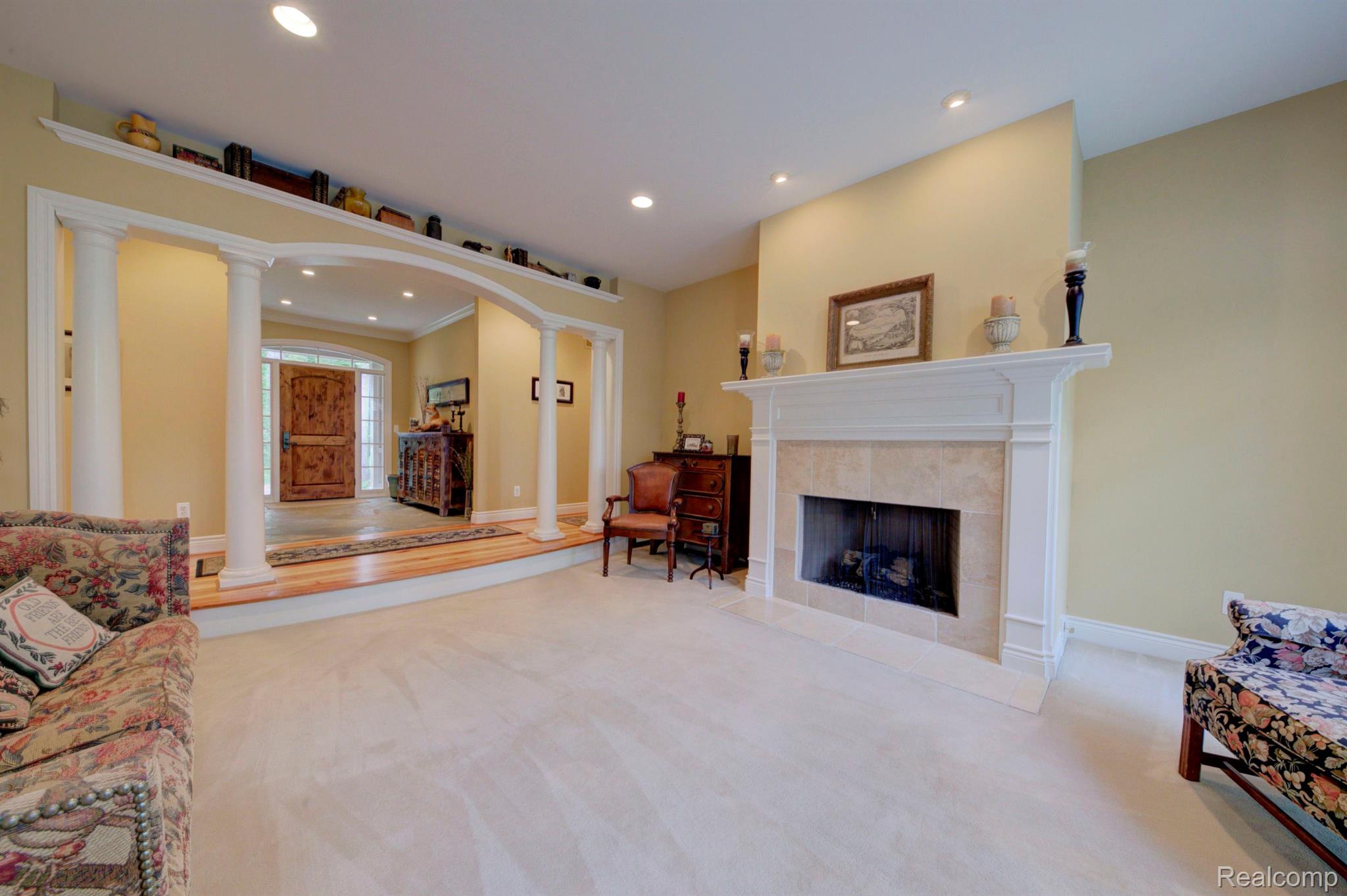 5718 Evergreen Howell, MI 48855 - Photo 9 of 39 Gallery Image 9