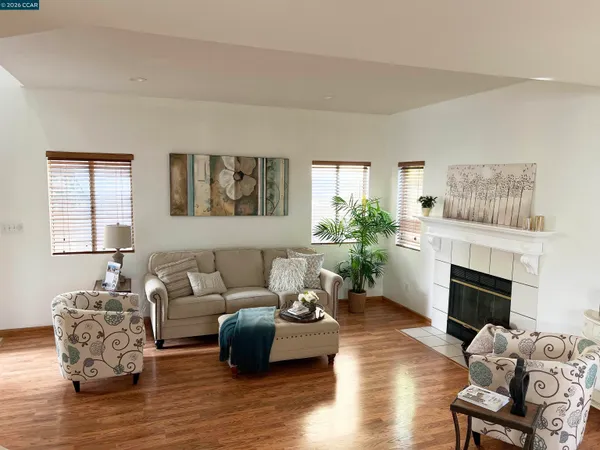 $798,000 | 933 Country Run Drive, Martinez, CA 94553