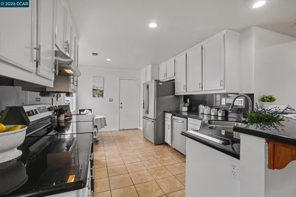 $798,000 | 933 Country Run Drive, Martinez, CA 94553
