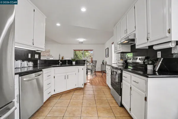 $798,000 | 933 Country Run Drive, Martinez, CA 94553