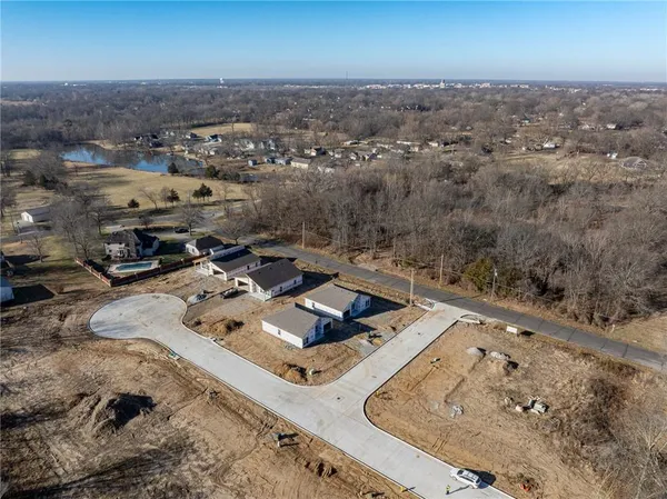 $284,000 | 1503 Ashton Way, Pittsburg, KS 66762