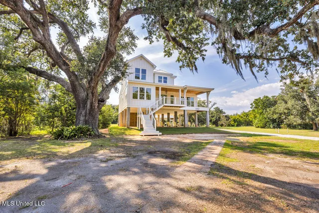 $1,395,000 | 642 North Beach Boulevard, Bay St. Louis, MS 39520