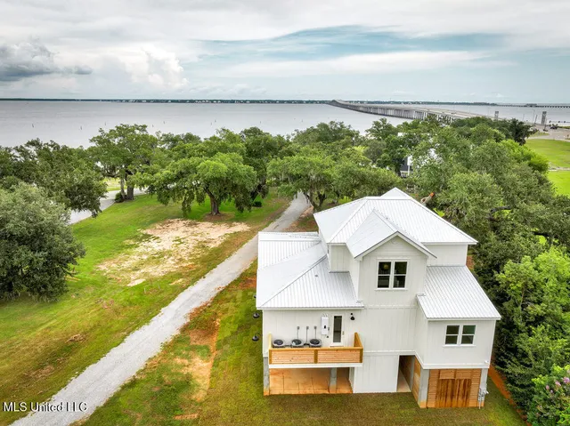 $1,395,000 | 642 North Beach Boulevard, Bay St. Louis, MS 39520