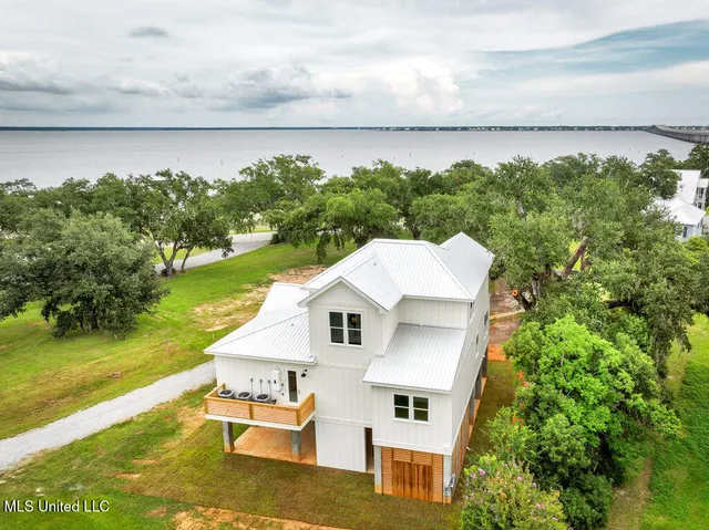 $1,395,000 | 642 North Beach Boulevard, Bay St. Louis, MS 39520