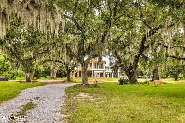 $1,395,000 | 642 North Beach Boulevard, Bay St. Louis, MS 39520
