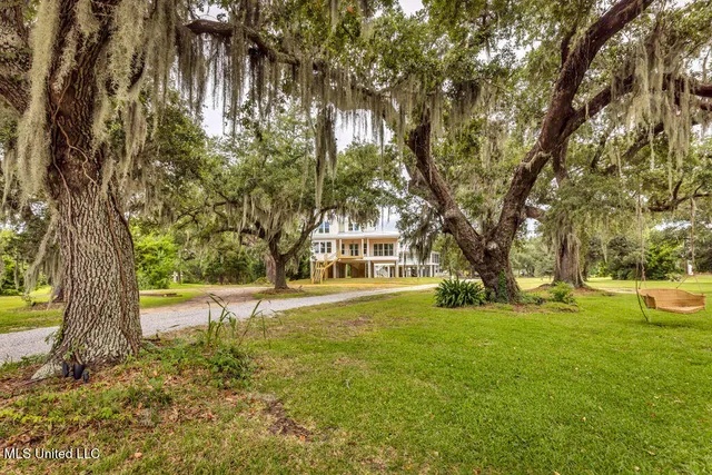 $1,395,000 | 642 North Beach Boulevard, Bay St. Louis, MS 39520