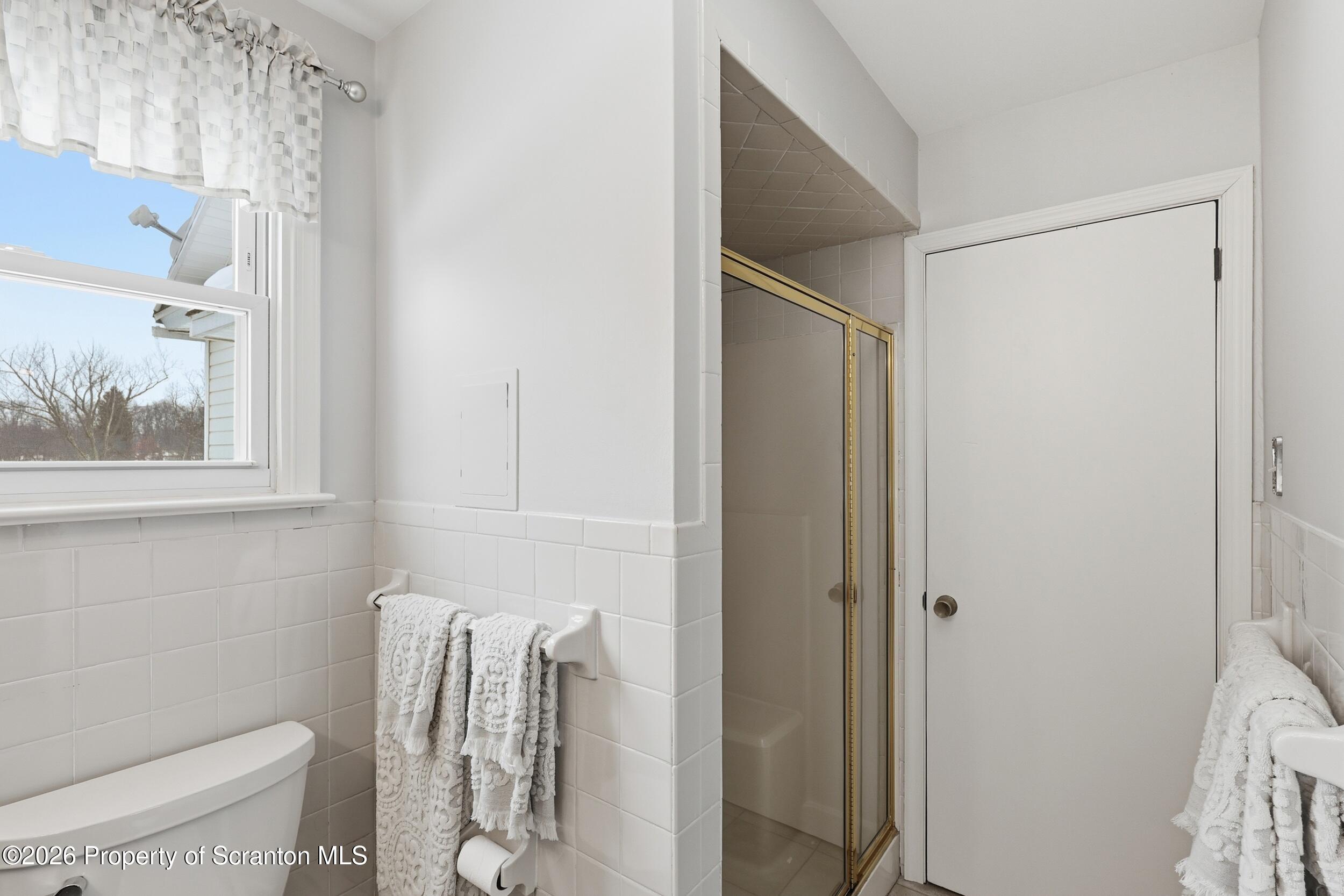 143 Old Boston Road Pittston, PA 18640 - Photo 18 of 61 a bathroom with a shower and toilet