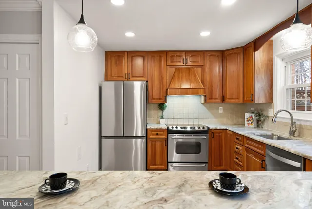 $725,000 | 3146 Cantrell Lane, Fairfax, VA 22031