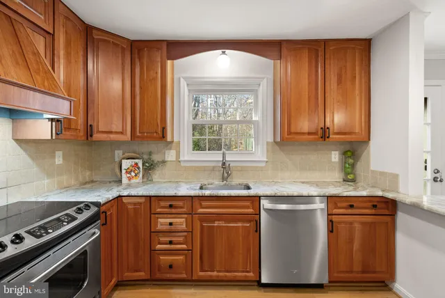 $725,000 | 3146 Cantrell Lane, Fairfax, VA 22031